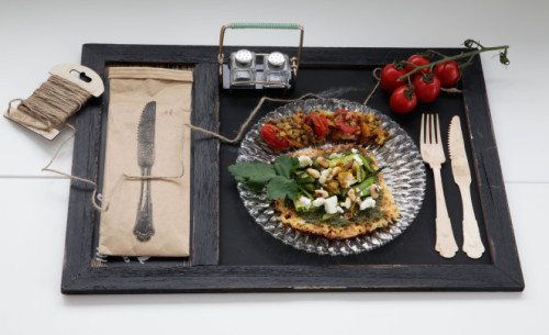 Bild für Blumenkohl-Pizza mit Pesto, Zucchiniraspel und gerösteten Mandeln