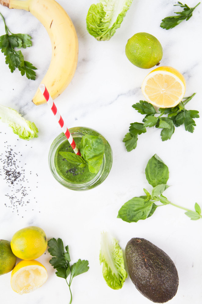 Green Smoothie mit Basilikumsamen